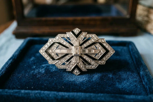 Histoire des bijoux art déco : style art déco et joailliers emblématiques