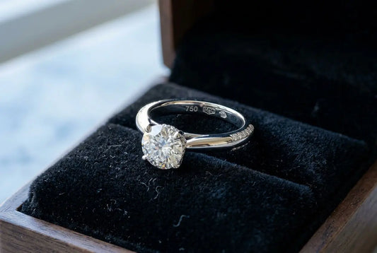 Or blanc 18 carats : composition, conseils et entretien complet