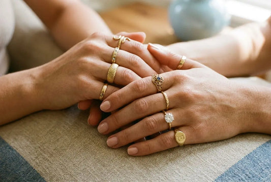 Chaque doigt a un sens pour porter une bague : guide symbolique