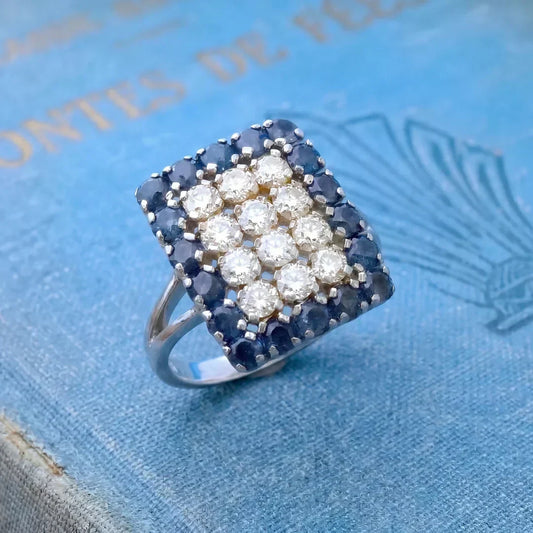 Bijoux vintage tendance : l'histoire des styles incontournables