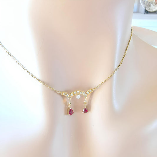 Pourquoi un collier ras le cou sublime-t-il la silhouette féminine ?