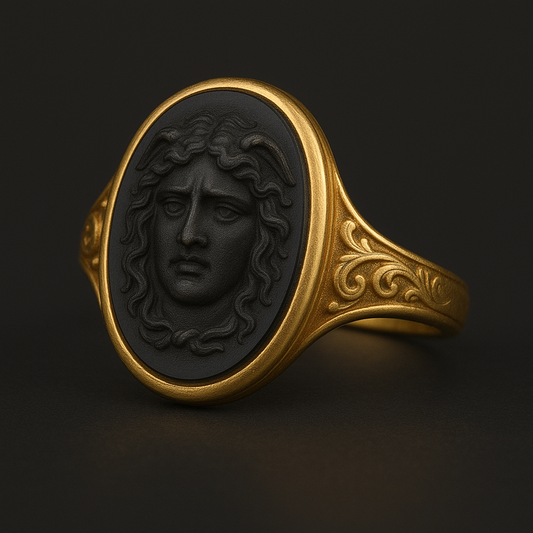 Bague tête de Gorgone sur Onyx Or Jaune 18K