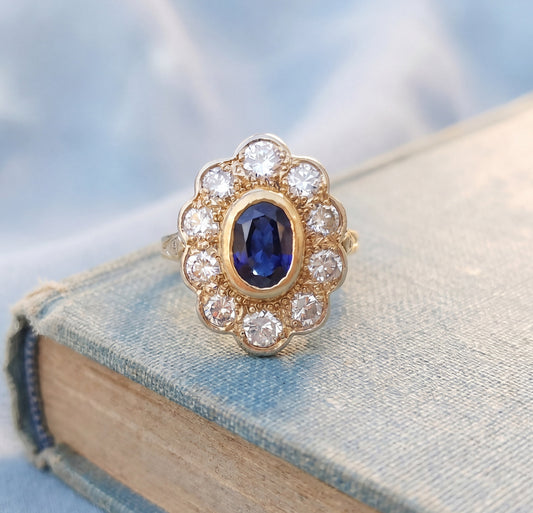 Bague pompadour moderne : saphir et diamants pour elle