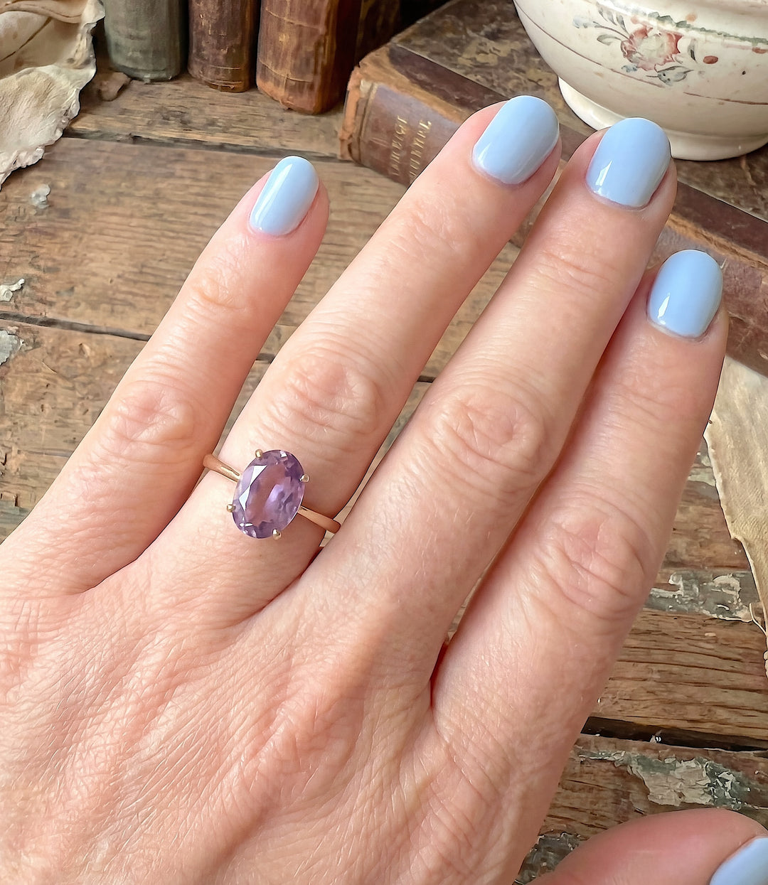Bague solitaire améthyste ovale et or jaune 18K