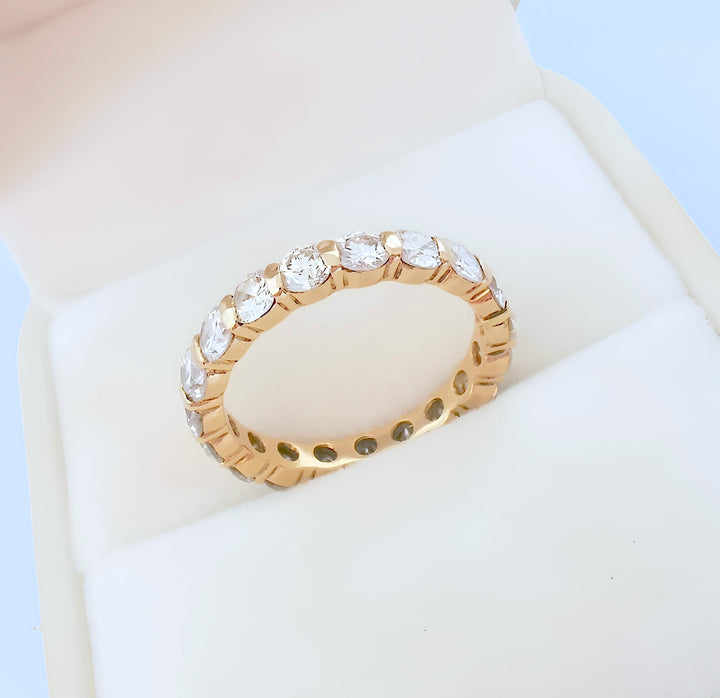 photo en macro Alliance américaine vintage serti Chirol diamants or jaune 18K