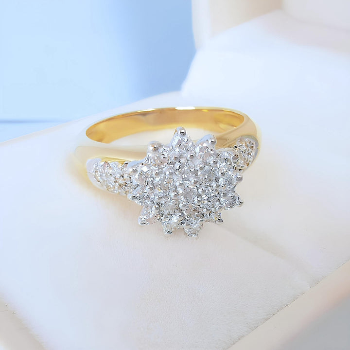 photo macro Bague fleur contemporaine Diamants Or 2 tons 18K (750/1000) 18 carats