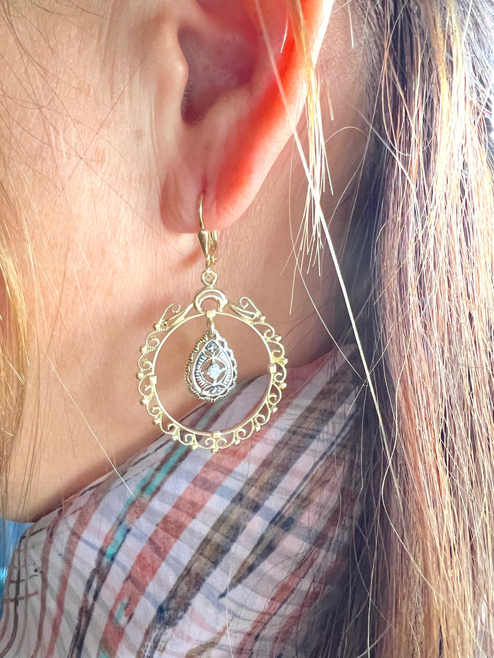 photo boucles d'oreilles orientales pendantes or 18 K