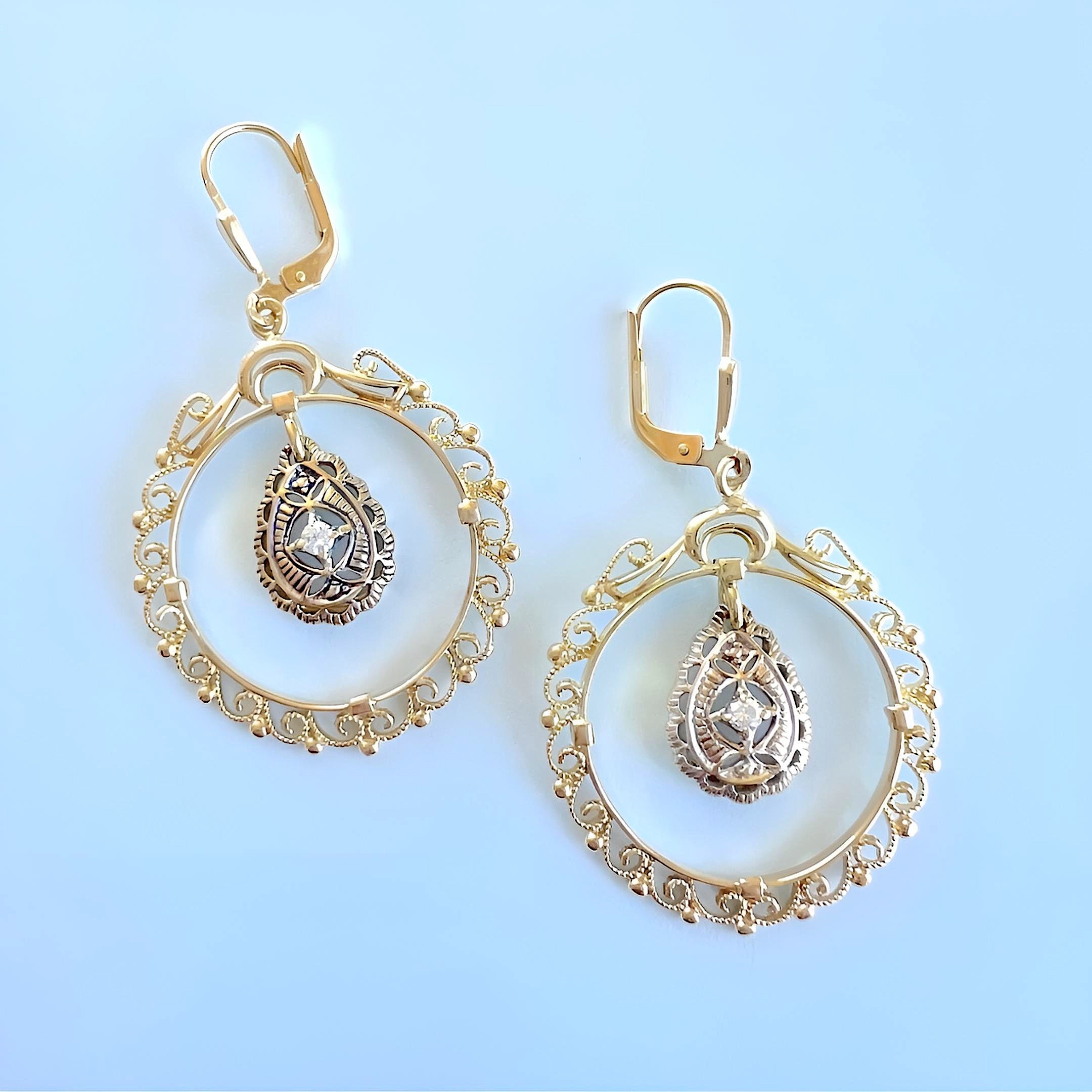 photo boucles d'oreilles orientales pendantes or 18 carat