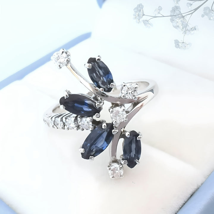 Bague fleur Saphirs et Diamants Or blanc 18 K (750°/°°) 18 carats
