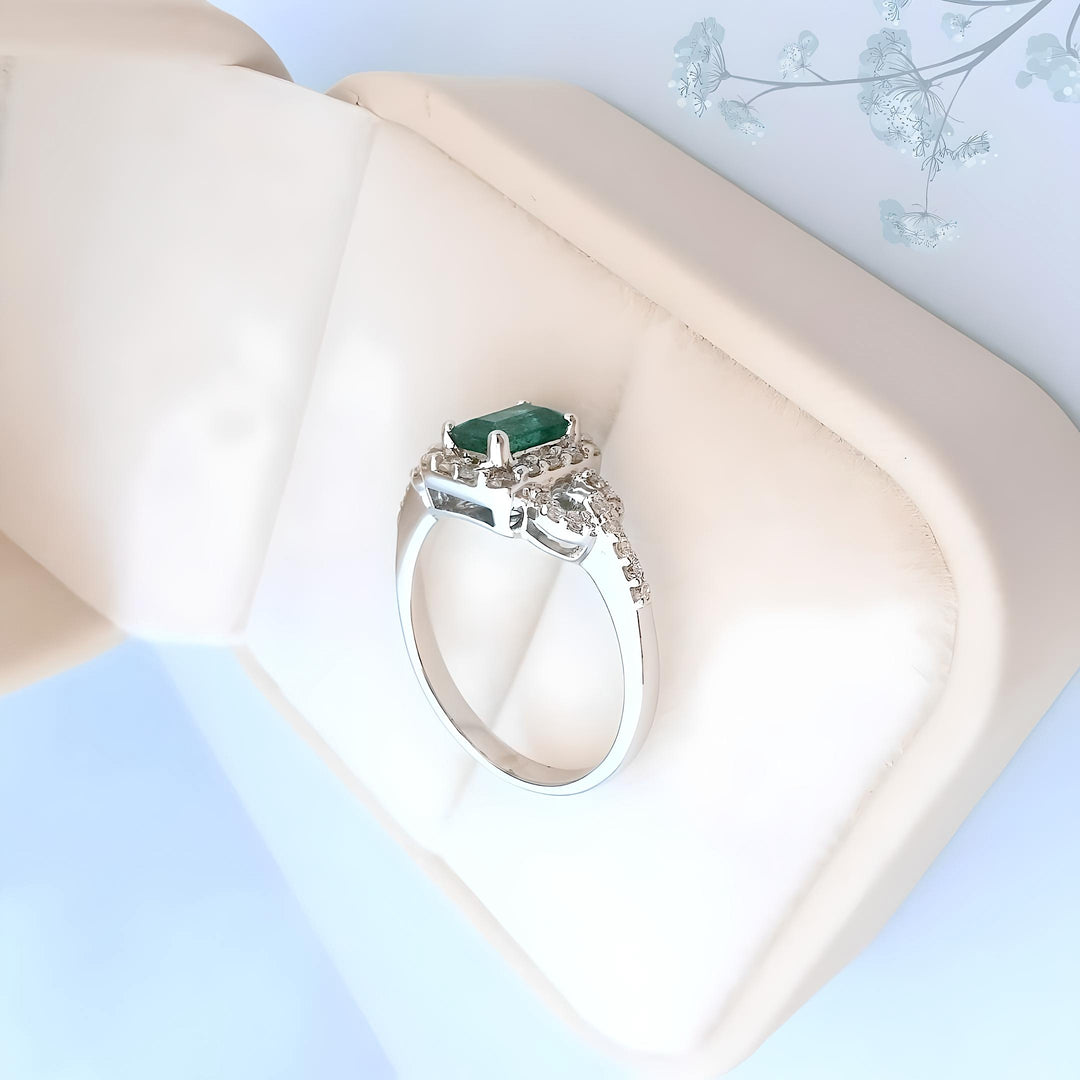 Bague de fiançailles émeraude et Diamants Or blanc 18 K (750°/°°) 18 carats