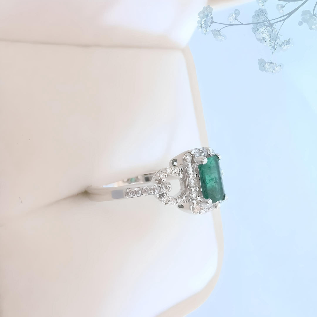 Bague de fiançailles émeraude et Diamants Or blanc 18 K (750°/°°) 18 carats