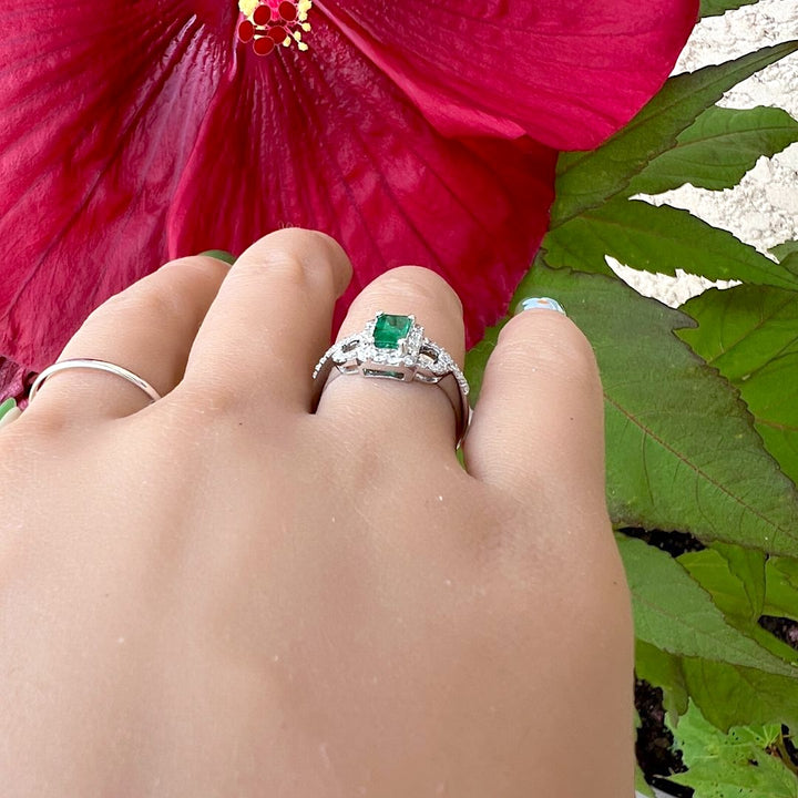 Bague de fiançailles émeraude et Diamants Or blanc 18 K (750°/°°) 18 carats