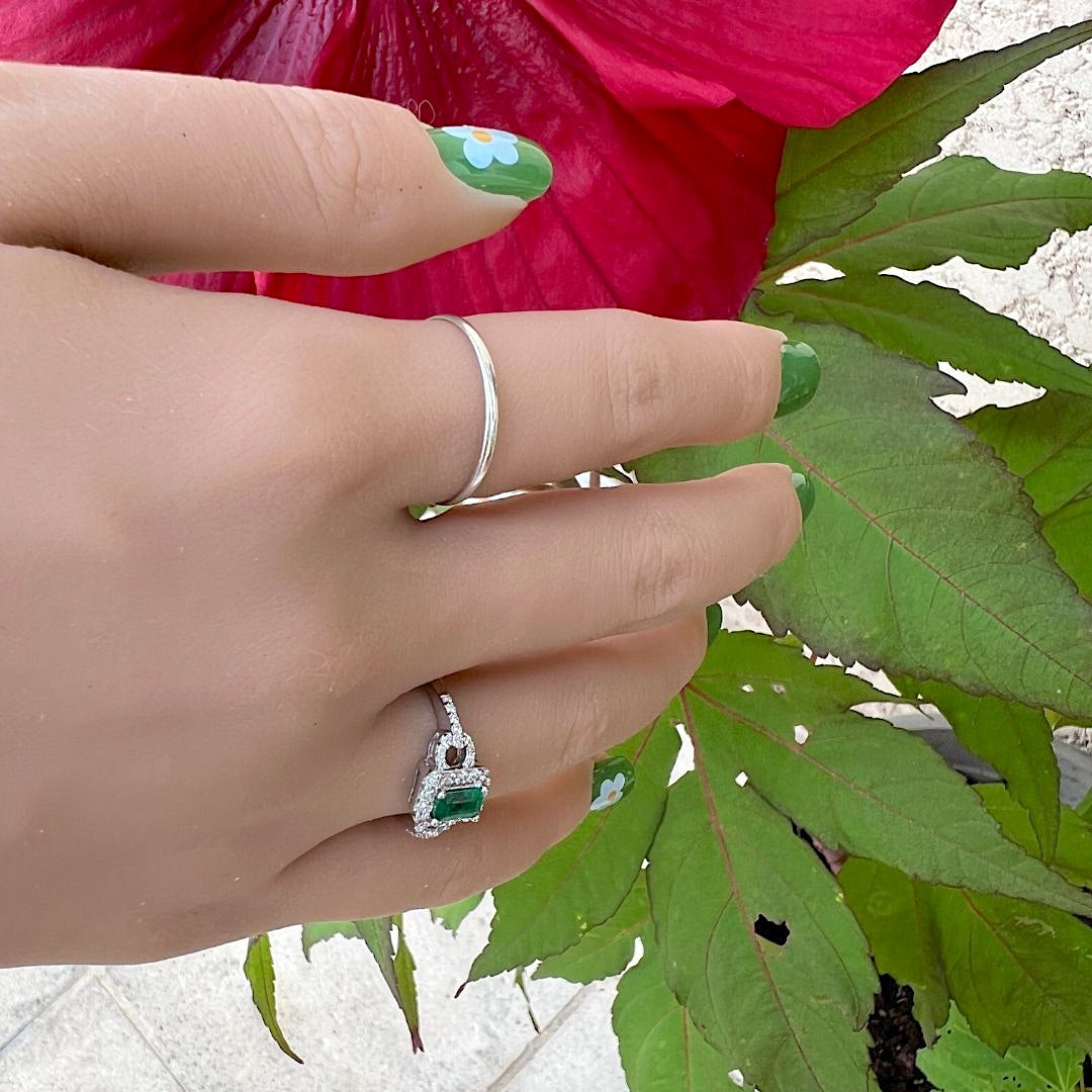 Bague de fiançailles émeraude et Diamants Or blanc 18 K (750°/°°) 18 carats
