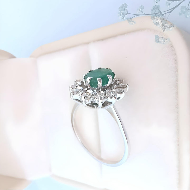 Bague marguerite vintage avec Emeraude et Diamants Or blanc 18 K (750°/°°) 18 carats