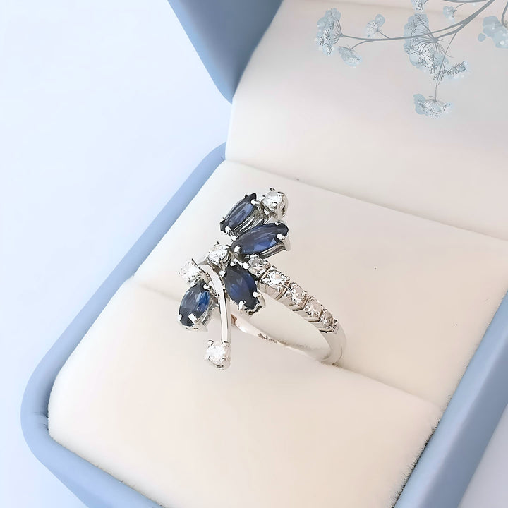 Bague fleur Saphirs et Diamants Or blanc 18 K (750°/°°) 18 carats