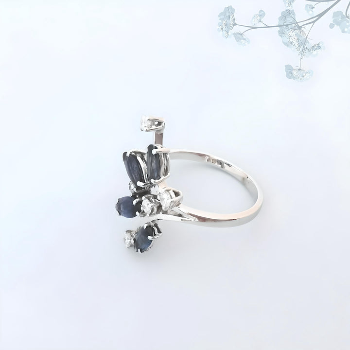 Bague fleur Saphirs et Diamants Or blanc 18 K (750°/°°) 18 carats