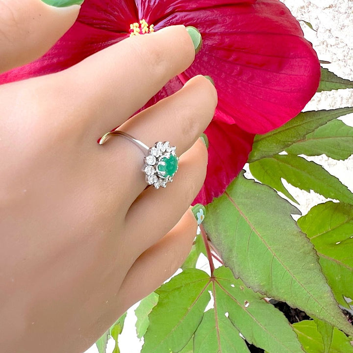 Bague marguerite vintage avec Emeraude et Diamants Or blanc 18 K (750°/°°) 18 carats