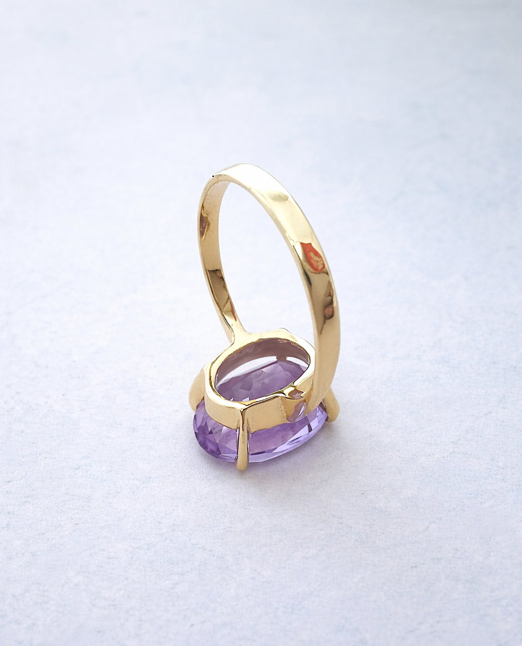 Bague solitaire améthyste ovale et or jaune 18K