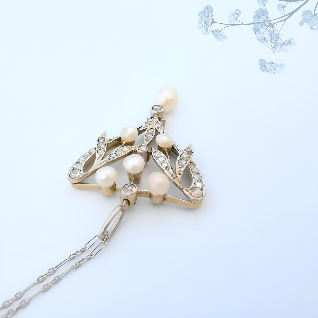 Détail pendentif Art Nouveau or gris 18K — serti ajouré diamants taille rose