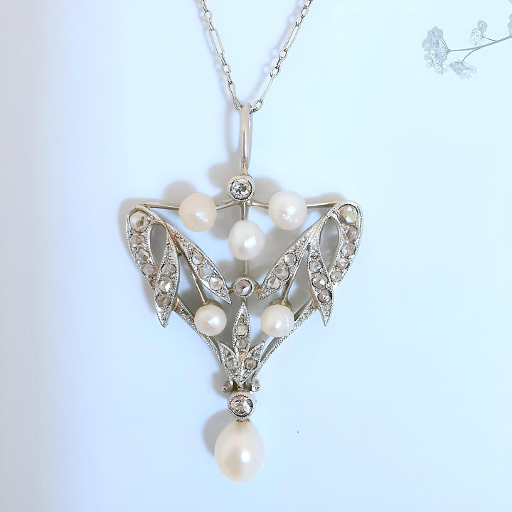 Collier pendentif Art Nouveau perles fines et diamants or 18K — vue de face, Valordiams