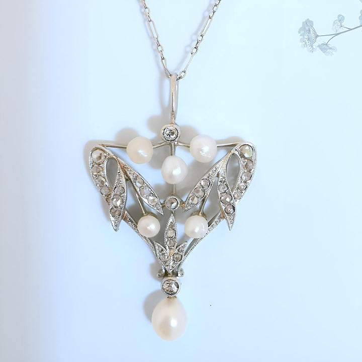 Collier pendentif Art Nouveau perles fines et diamants or 18K — vue de face, Valordiams
