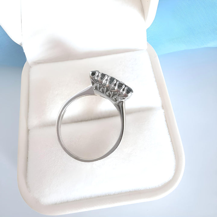 photo à plat E-Shop de luxe bague vintage saphirs diamants femme