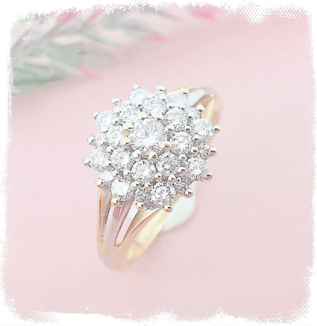 Bague Fleur / Diamants 0,66 ct / Or 18 K / 18 carats / (750°/°°)