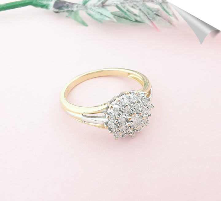 Bague Fleur / Diamants 0,66 ct / Or 18 K / 18 carats / (750°/°°)