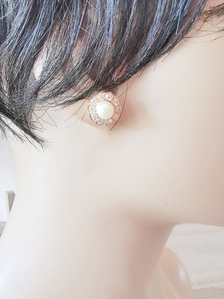 Boucles d'oreilles Fleurs / Perles de culture / Diamants 1,60 ct / Or 18 K / 18 carats / (750°/°°)