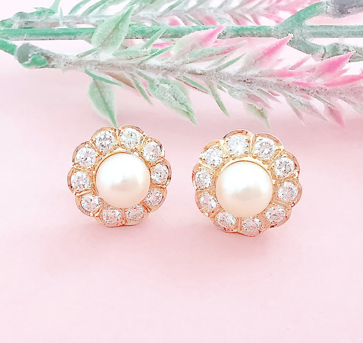 Boucles d'oreilles Fleurs / Perles de culture / Diamants 1,60 ct / Or 18 K / 18 carats / (750°/°°)