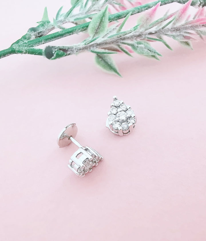 Boucles d'oreilles puces / Diamants 0,60 ct / Or Blanc 18 K / 18 carats / (750°/°°)