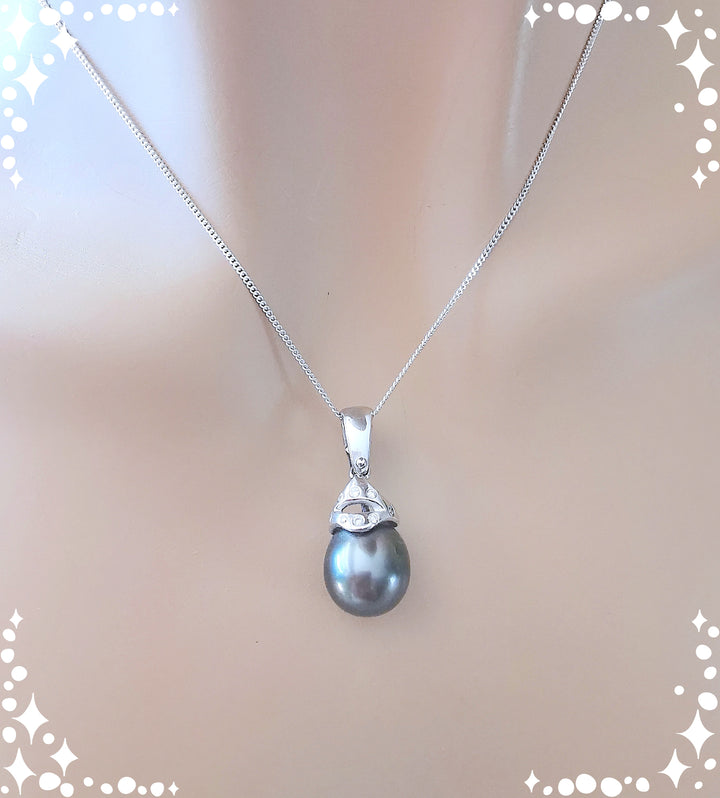 Pendentif Perle de Tahiti Ø 11,65 mm / Diamants / Or gris 18 K / (750°/°°) / 18 carats