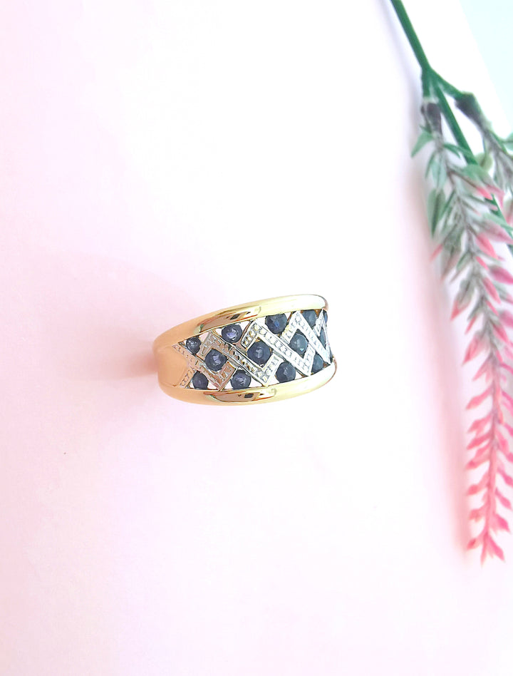 Bague Bandeau / Saphirs en Damier / Or 18 K / 18 carats / (750°/°°)