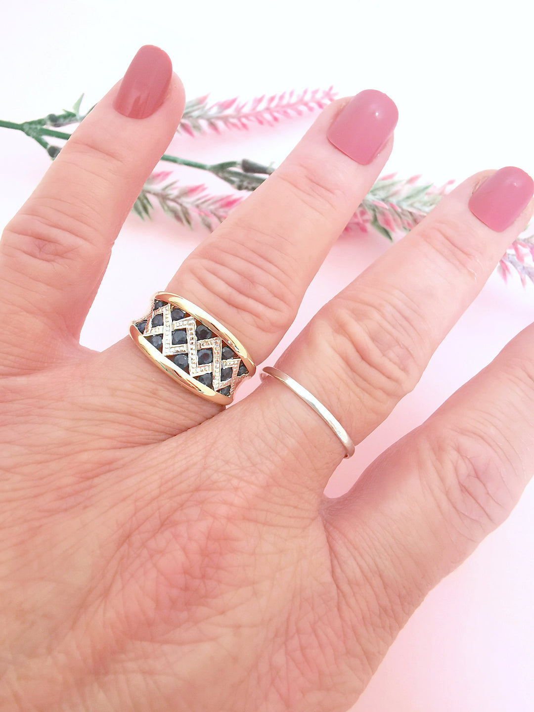 Bague Bandeau / Saphirs en Damier / Or 18 K / 18 carats / (750°/°°)