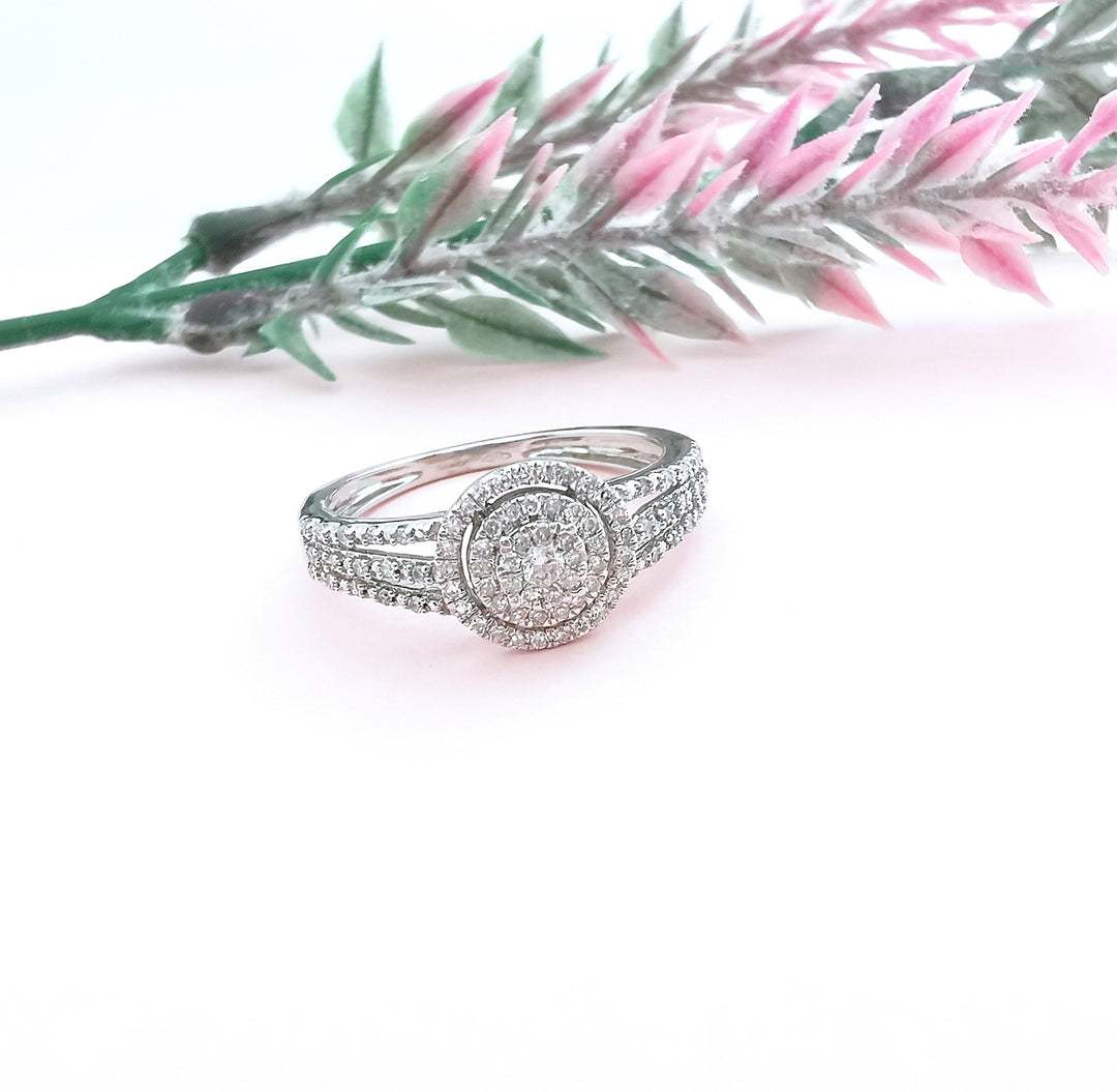 Bague Diamants 0,85 ct / Or gris 18 K / 18 carats / (750°/°°)