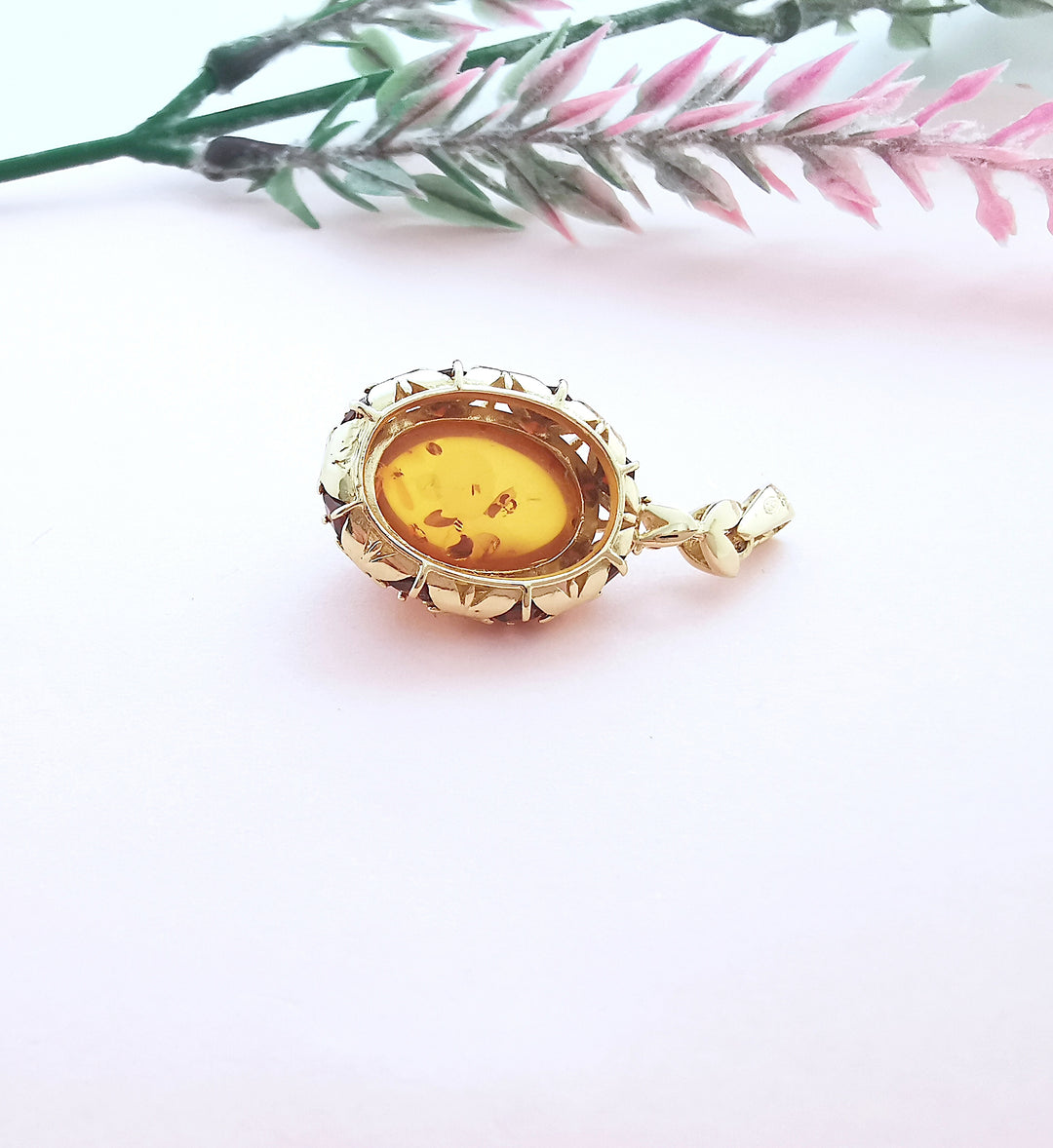 Pendentif Cabochon d'Ambre Monture Or Jaune 18 K / (750°/°°) 18 carats