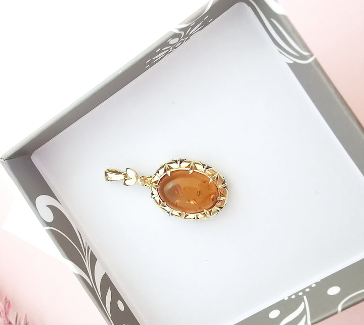 Pendentif Cabochon d'Ambre Monture Or Jaune 18 K / (750°/°°) 18 carats