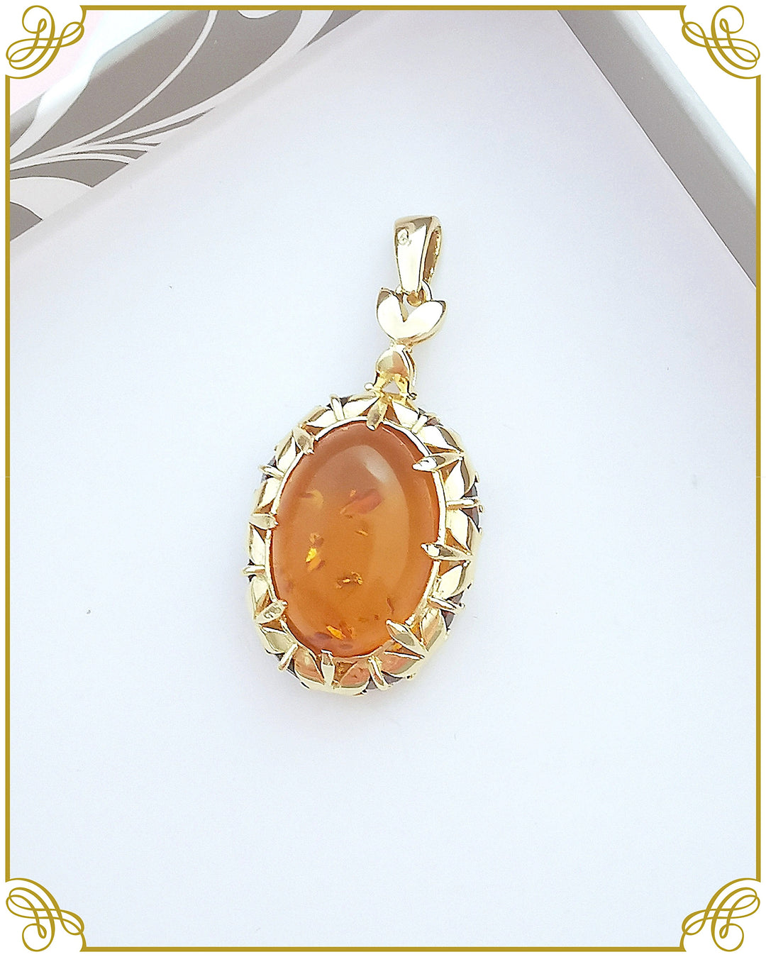 Pendentif Cabochon d'Ambre Monture Or Jaune 18 K / (750°/°°) 18 carats