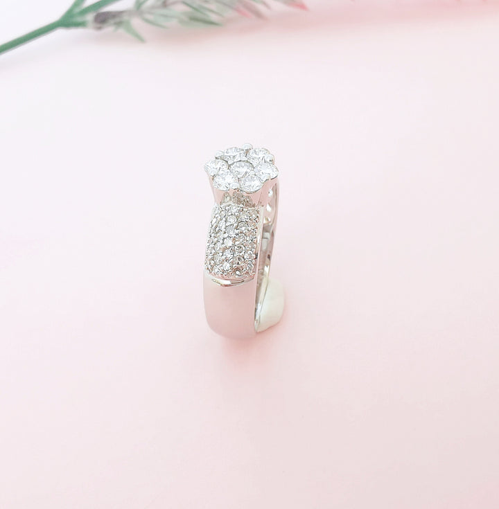 Bague Fleur en Diamants 1,02 carat - Or Blanc 18 K (750°/°°) 18 carats