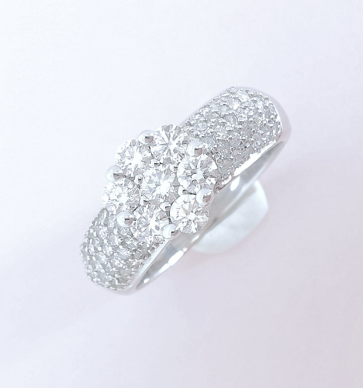 Bague Fleur en Diamants 1,02 carat - Or Blanc 18 K (750°/°°) 18 carats