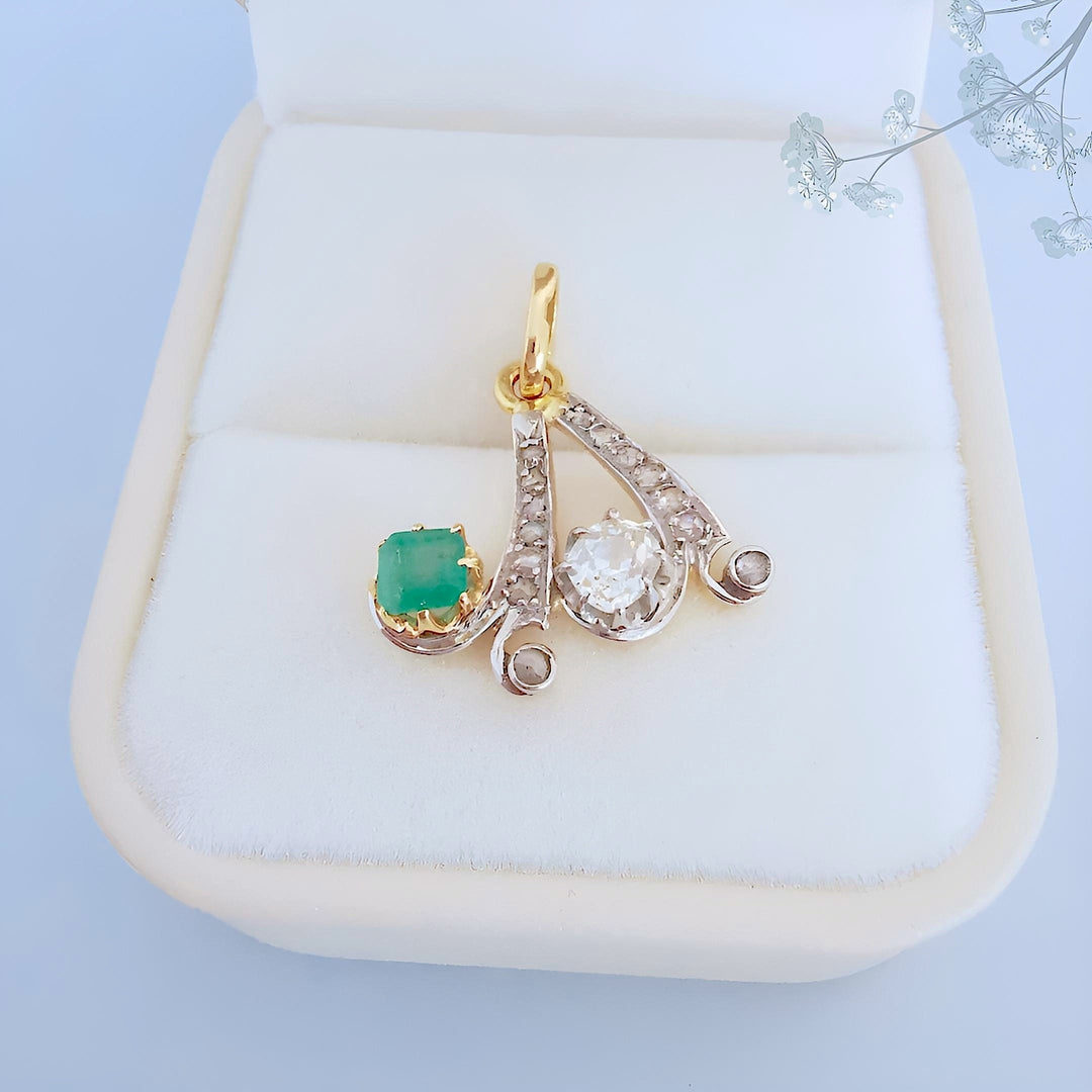Pendentif ancien belle époque émeraude et diamants sur or 18K et platine (950°/°°)