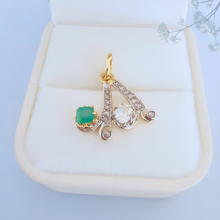 Pendentif ancien belle époque émeraude et diamants sur or 18K et platine (950°/°°)