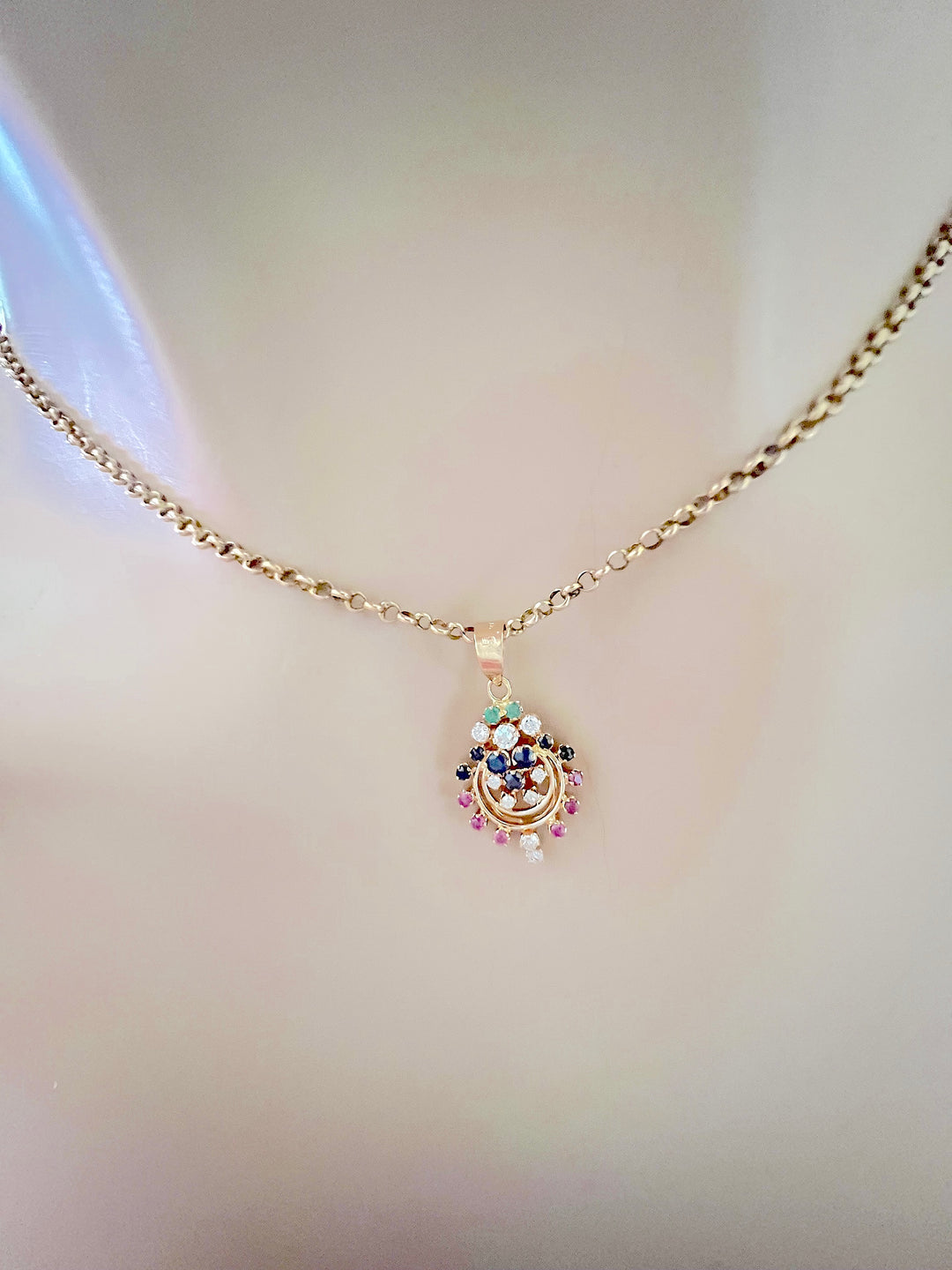 photo détaillée Pendentif or 18 carats pierres precieuses