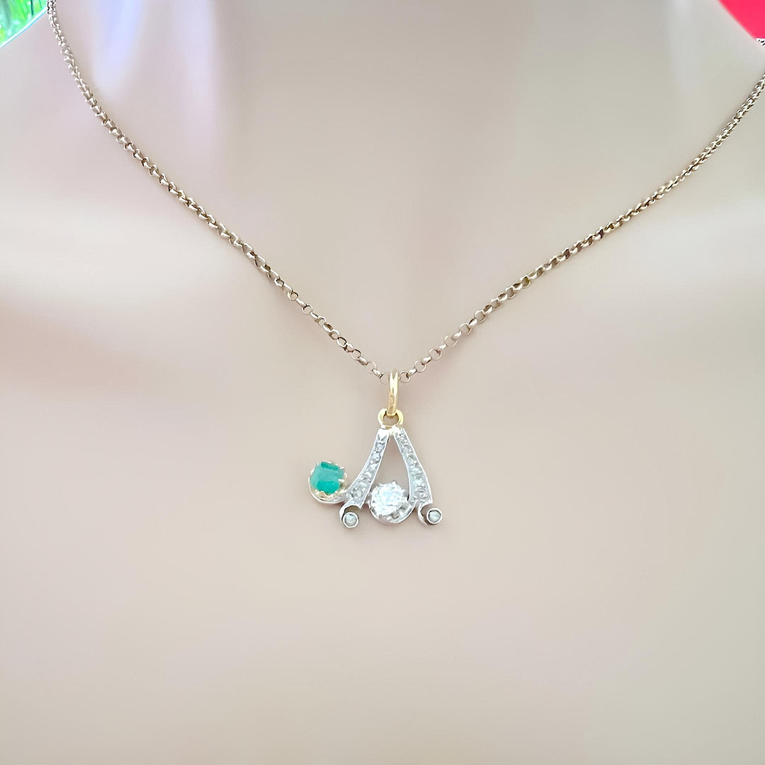 Pendentif ancien belle époque émeraude et diamants sur or 18K et platine (950°/°°)