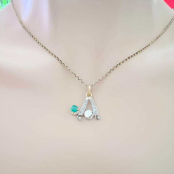 Pendentif ancien belle époque émeraude et diamants sur or 18K et platine (950°/°°)