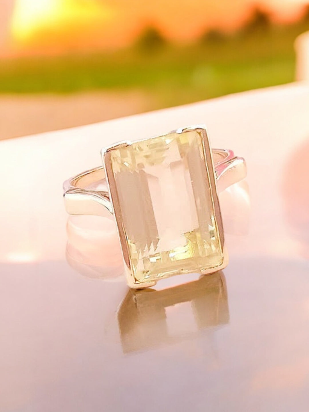 Bague Citrine rectangulaire à pans coupés Or Jaune 18 K (750°/°°) 18 carats