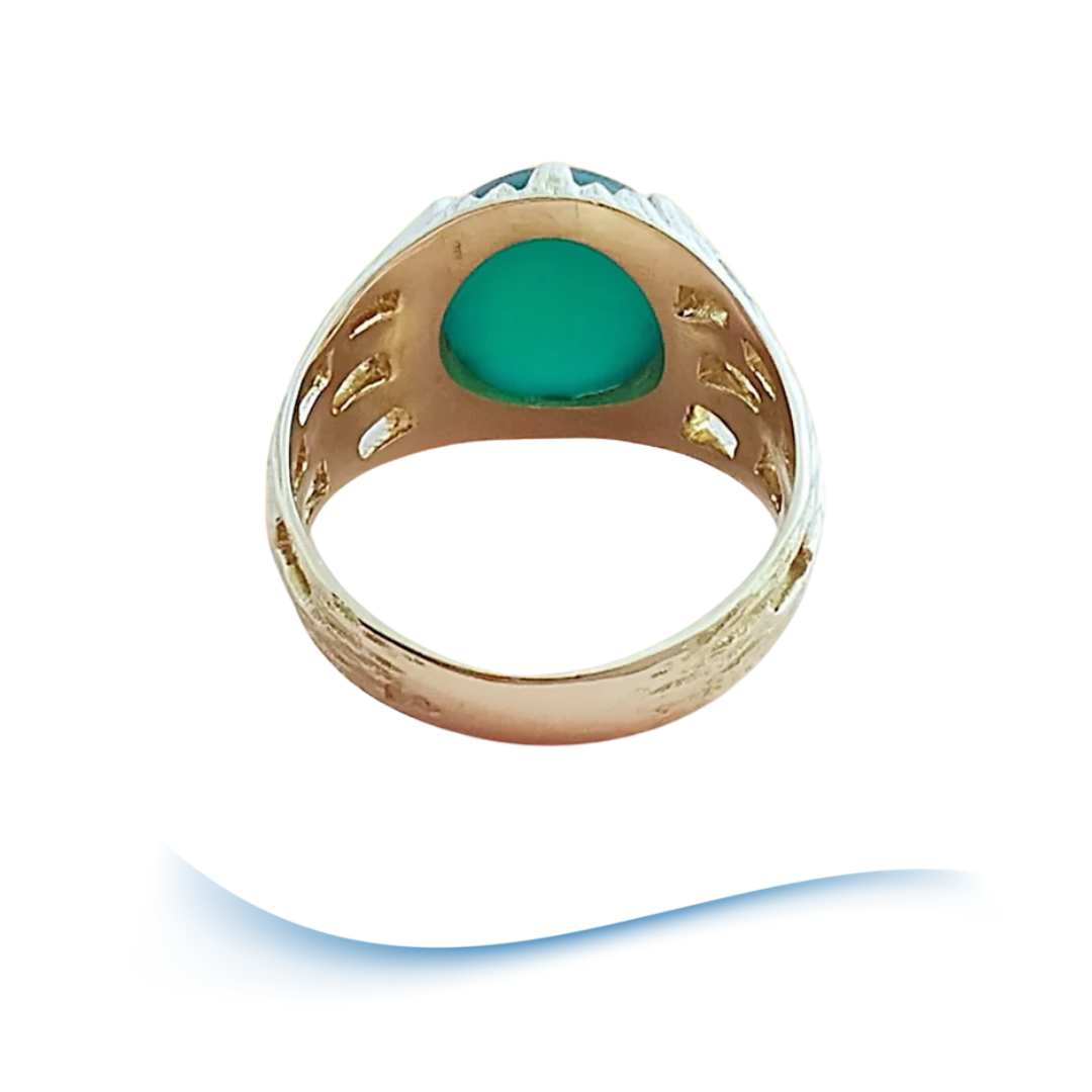 photo de l'intérieur de la bague vintage monture ajouree avec agate verte