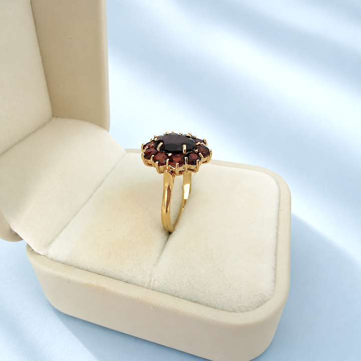 Bague grenat en or jaune 750 en marguerite, bijou de seconde main