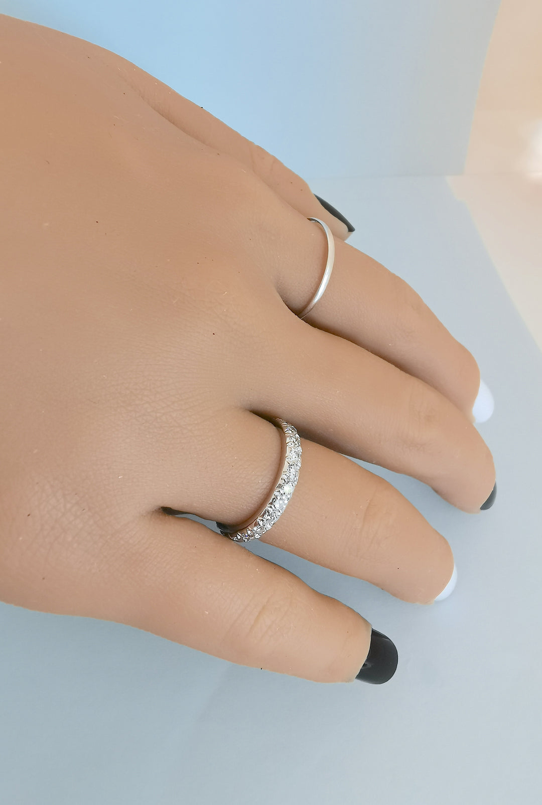 détails alliance vintage joaillerie de luxe en platine