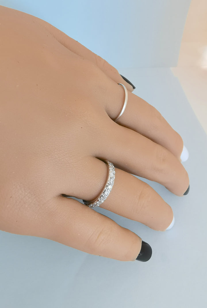 détails alliance vintage joaillerie de luxe en platine